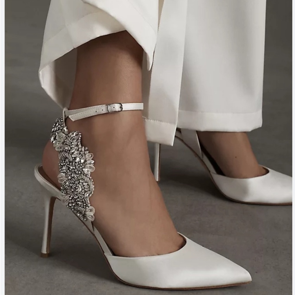 BADGLEY MISCHKA BLANCA white satin heels. 8.5
